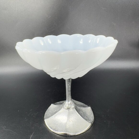 Vintage 1960s White Milk Glass Dish Bowl Compote Candy Dish With Metal Stand VTG - Picture 12 of 12